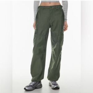 Aritzia TNA Supply Relaxed Cargo Pants in Utility Green